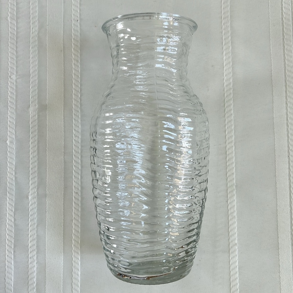 3 Clear Glass Vases Vintage Heights: 9" / 9" / 7.5" - Picture 11 of 13